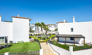 Ático dúplex contemporáneo en venta en un complejo de estilo mediterráneo tipo resorten El Paraiso, Marbella - Benahavís 807318 