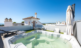Ático dúplex contemporáneo en venta en un complejo de estilo mediterráneo tipo resorten El Paraiso, Marbella - Benahavís 807320 