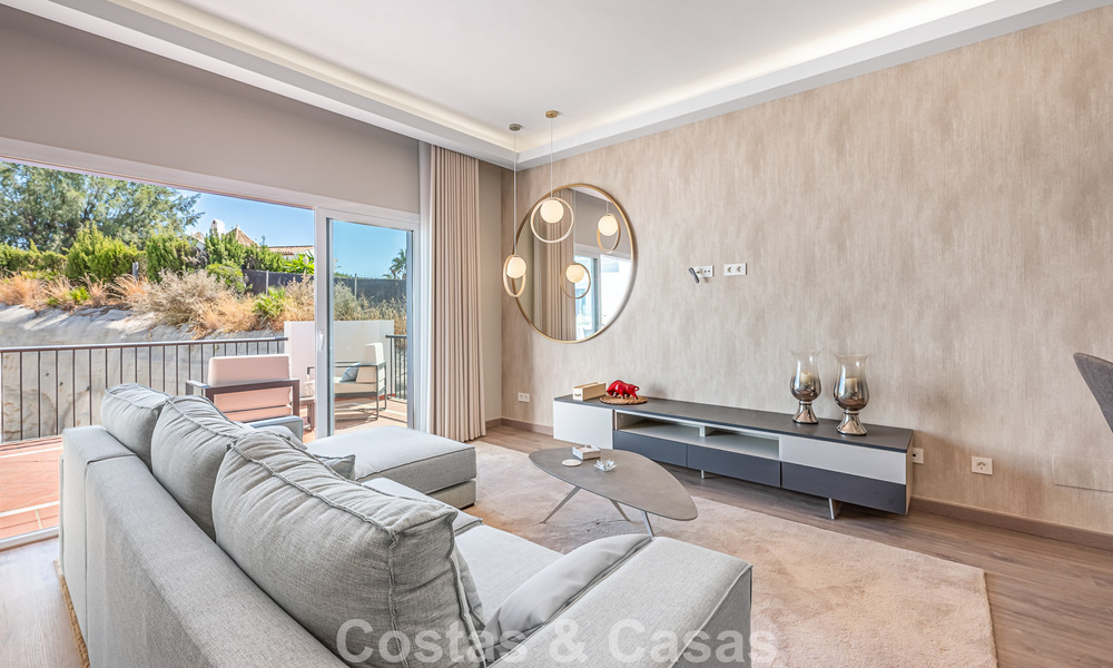 Ático dúplex contemporáneo en venta en un complejo de estilo mediterráneo tipo resorten El Paraiso, Marbella - Benahavís 807331
