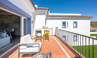 Ático dúplex contemporáneo en venta en un complejo de estilo mediterráneo tipo resorten El Paraiso, Marbella - Benahavís 807343 