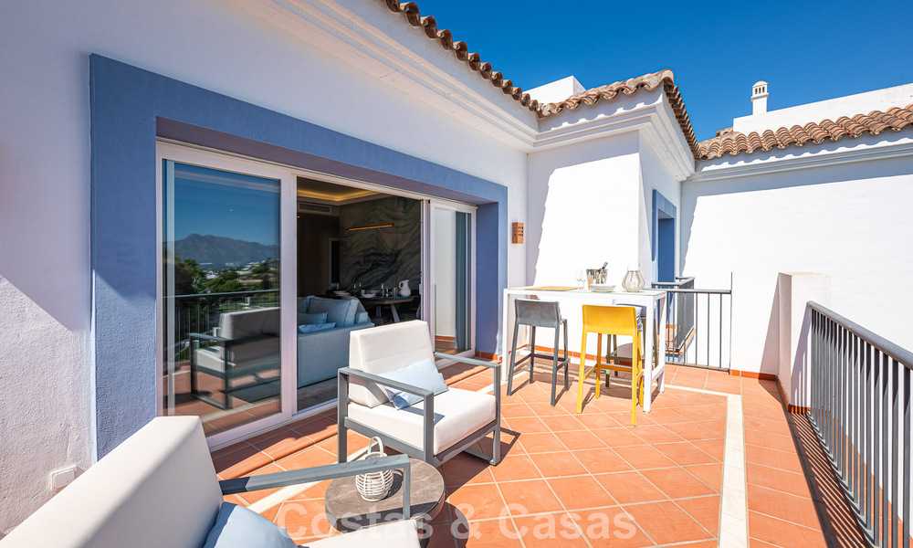 Ático dúplex contemporáneo en venta en un complejo de estilo mediterráneo tipo resorten El Paraiso, Marbella - Benahavís 807344
