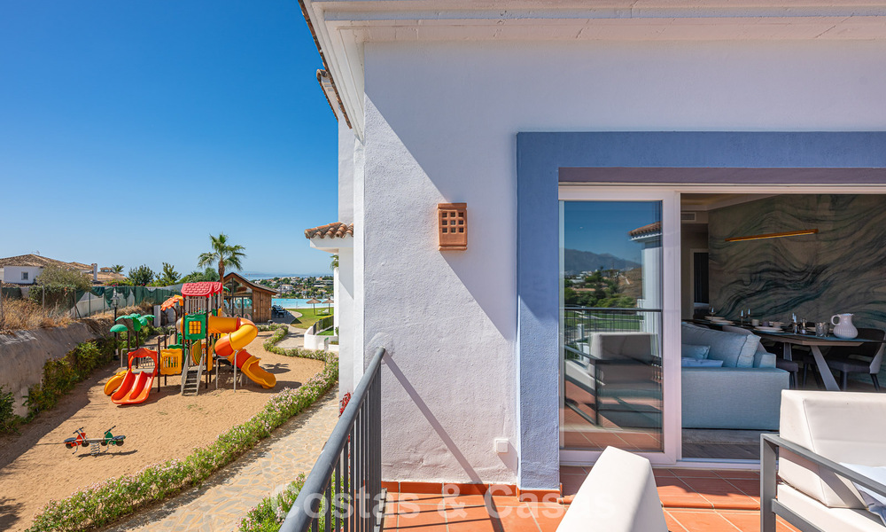 Ático dúplex contemporáneo en venta en un complejo de estilo mediterráneo tipo resorten El Paraiso, Marbella - Benahavís 807345