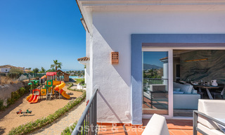 Ático dúplex contemporáneo en venta en un complejo de estilo mediterráneo tipo resorten El Paraiso, Marbella - Benahavís 807345 