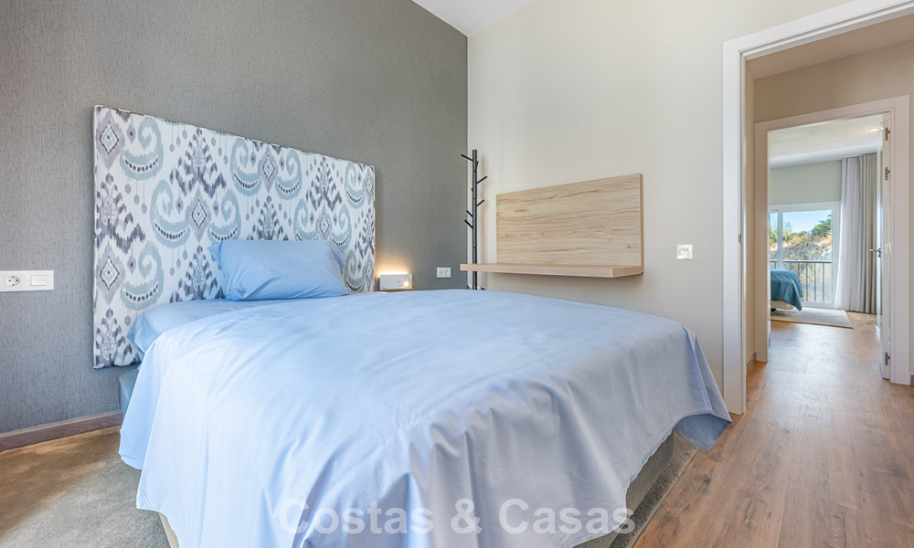 Ático dúplex contemporáneo en venta en un complejo de estilo mediterráneo tipo resorten El Paraiso, Marbella - Benahavís 807349