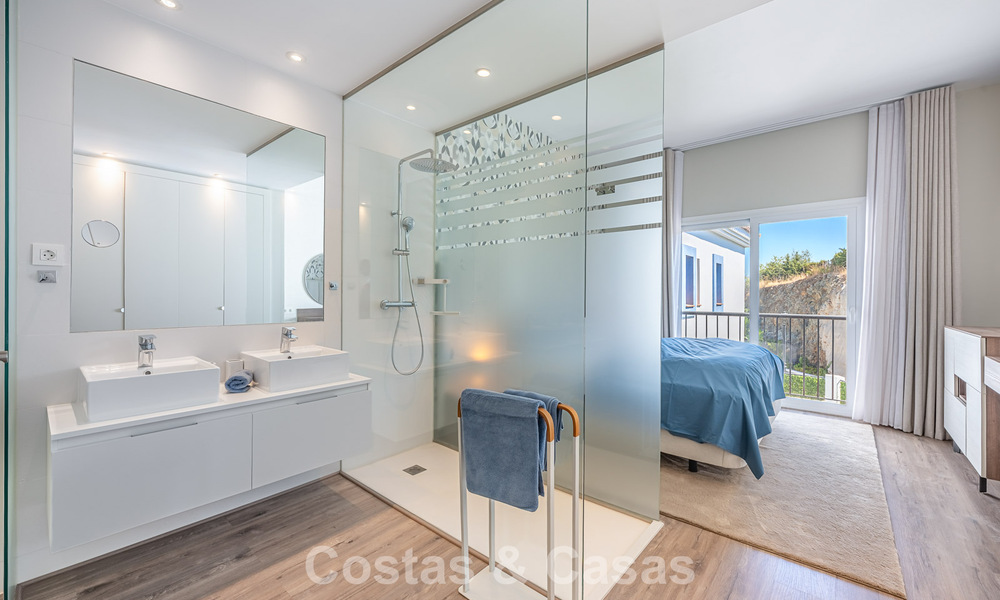 Ático dúplex contemporáneo en venta en un complejo de estilo mediterráneo tipo resorten El Paraiso, Marbella - Benahavís 807350
