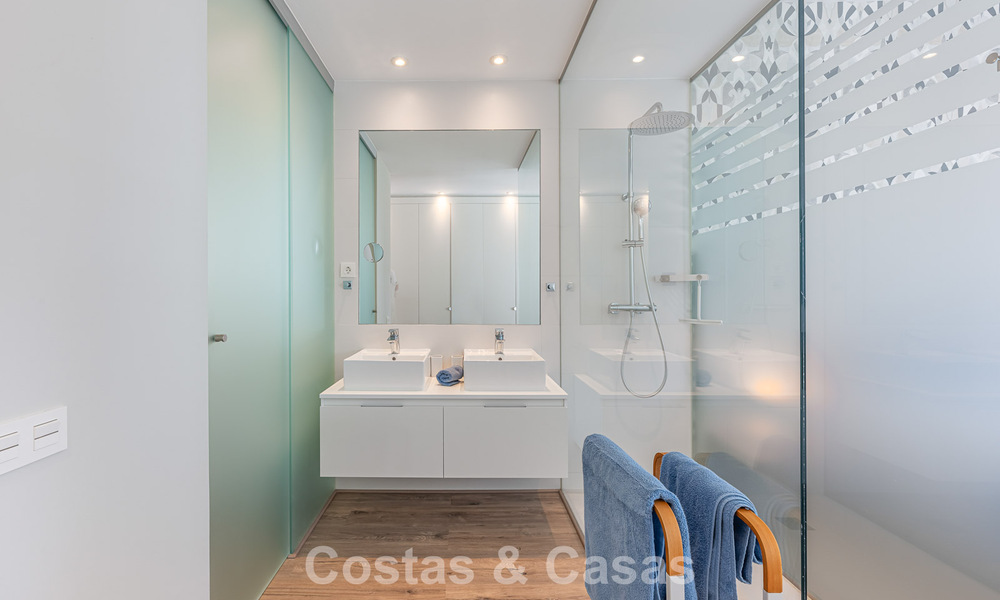 Ático dúplex contemporáneo en venta en un complejo de estilo mediterráneo tipo resorten El Paraiso, Marbella - Benahavís 807351