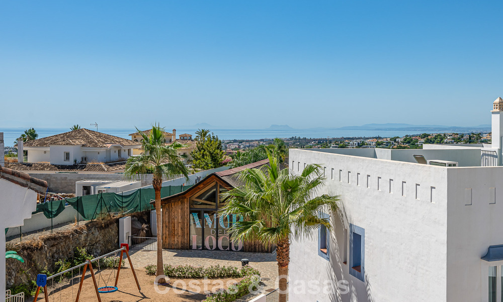Ático dúplex contemporáneo en venta en un complejo de estilo mediterráneo tipo resorten El Paraiso, Marbella - Benahavís 807356