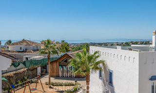 Ático dúplex contemporáneo en venta en un complejo de estilo mediterráneo tipo resorten El Paraiso, Marbella - Benahavís 807356 