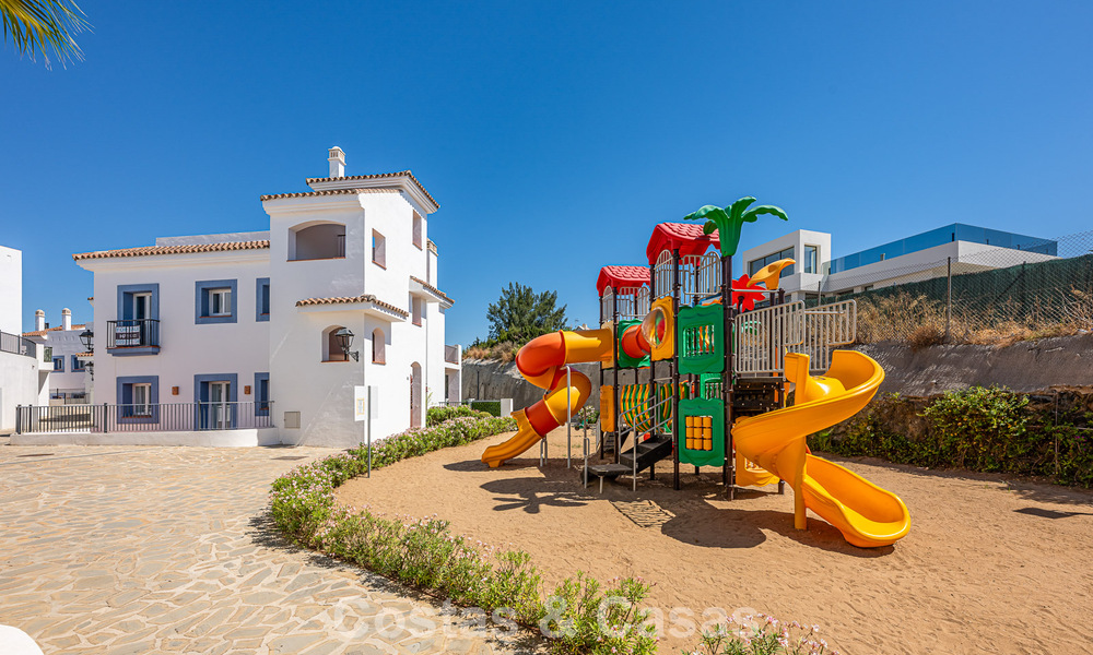 Ático dúplex contemporáneo en venta en un complejo de estilo mediterráneo tipo resorten El Paraiso, Marbella - Benahavís 807357