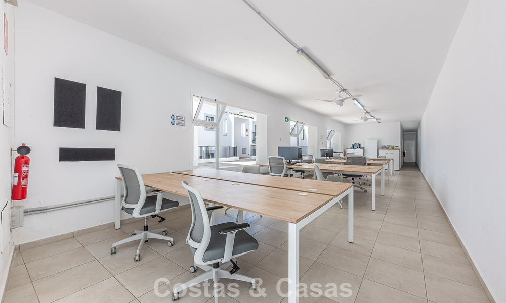 Ático dúplex contemporáneo en venta en un complejo de estilo mediterráneo tipo resorten El Paraiso, Marbella - Benahavís 807358