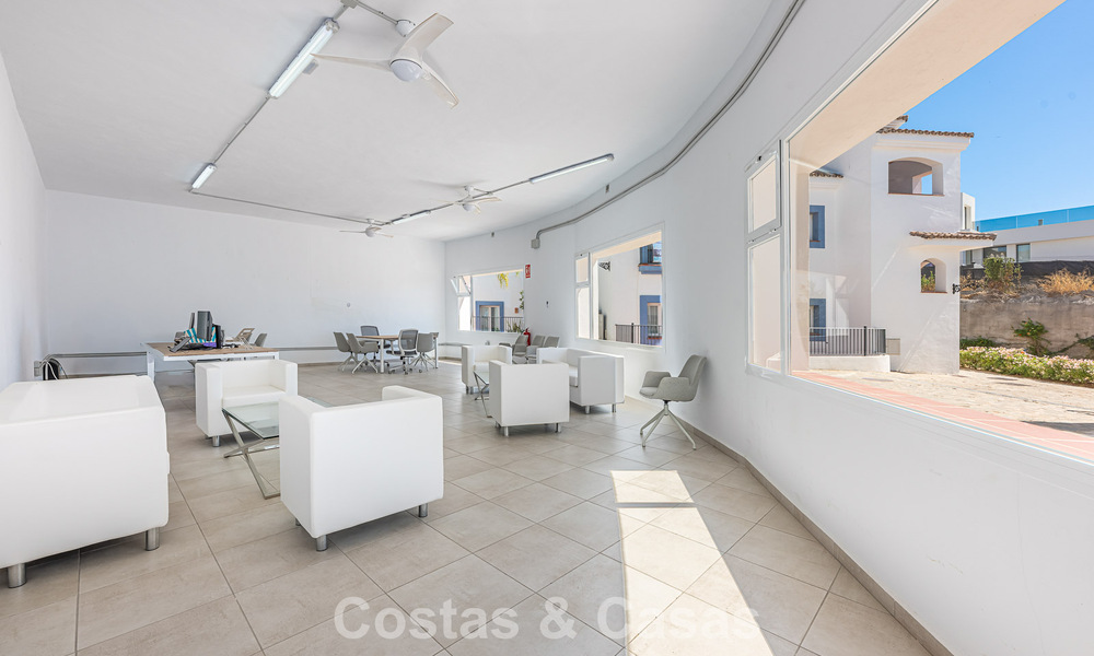Ático dúplex contemporáneo en venta en un complejo de estilo mediterráneo tipo resorten El Paraiso, Marbella - Benahavís 807359