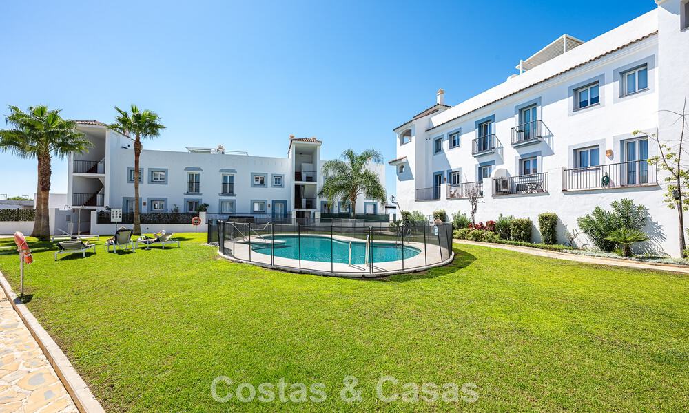 Ático dúplex contemporáneo en venta en un complejo de estilo mediterráneo tipo resorten El Paraiso, Marbella - Benahavís 807360