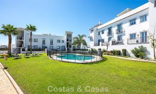 Ático dúplex contemporáneo en venta en un complejo de estilo mediterráneo tipo resorten El Paraiso, Marbella - Benahavís 807360 