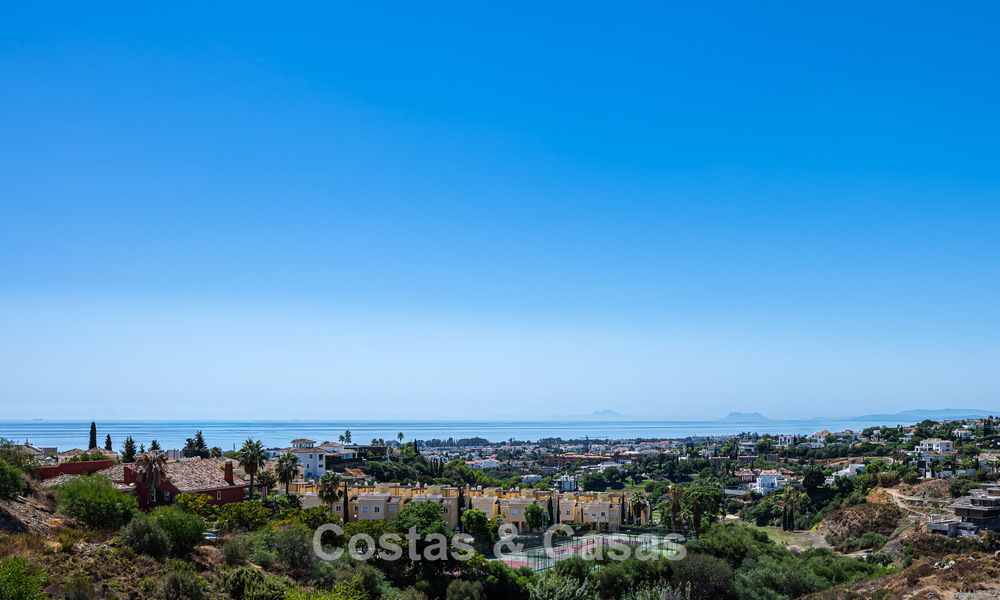 Ático dúplex contemporáneo en venta en un complejo de estilo mediterráneo tipo resorten El Paraiso, Marbella - Benahavís 807362