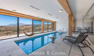 Ático dúplex contemporáneo en venta en un complejo de estilo mediterráneo tipo resorten El Paraiso, Marbella - Benahavís 807363 
