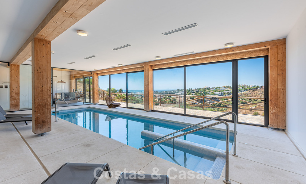 Ático dúplex contemporáneo en venta en un complejo de estilo mediterráneo tipo resorten El Paraiso, Marbella - Benahavís 807364