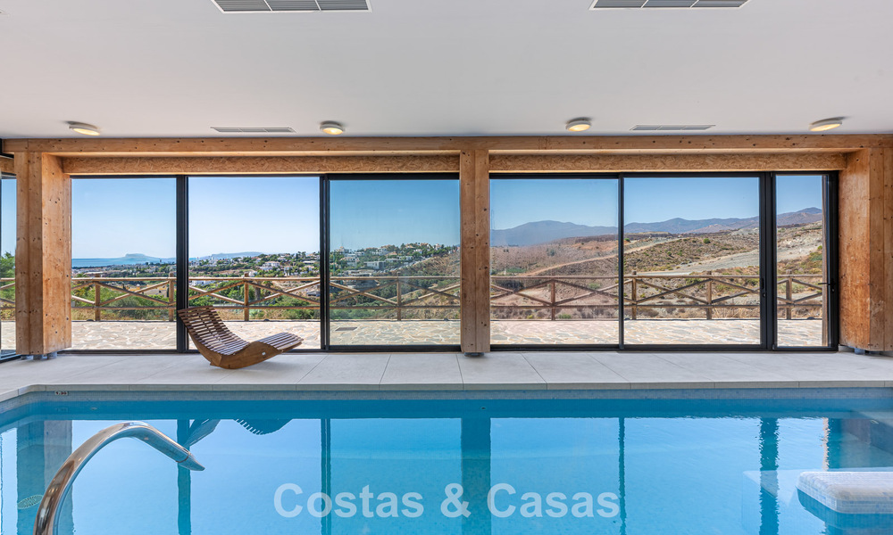 Ático dúplex contemporáneo en venta en un complejo de estilo mediterráneo tipo resorten El Paraiso, Marbella - Benahavís 807365