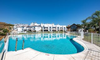 Ático dúplex contemporáneo en venta en un complejo de estilo mediterráneo tipo resorten El Paraiso, Marbella - Benahavís 807366 