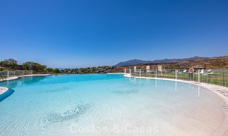 Ático dúplex contemporáneo en venta en un complejo de estilo mediterráneo tipo resorten El Paraiso, Marbella - Benahavís 807367 