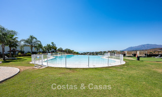 Ático dúplex contemporáneo en venta en un complejo de estilo mediterráneo tipo resorten El Paraiso, Marbella - Benahavís 807368 