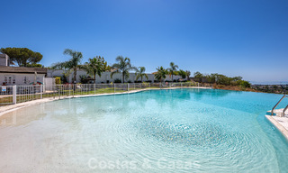 Ático dúplex contemporáneo en venta en un complejo de estilo mediterráneo tipo resorten El Paraiso, Marbella - Benahavís 807369 