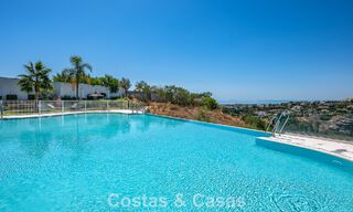 Ático dúplex contemporáneo en venta en un complejo de estilo mediterráneo tipo resorten El Paraiso, Marbella - Benahavís 807370 