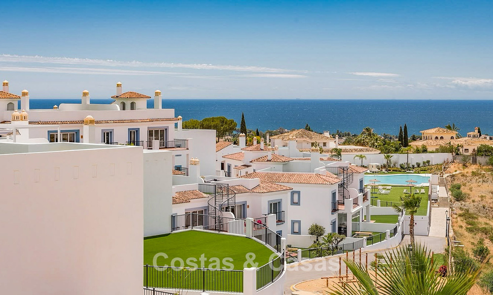 Ático dúplex contemporáneo en venta en un complejo de estilo mediterráneo tipo resorten El Paraiso, Marbella - Benahavís 807376