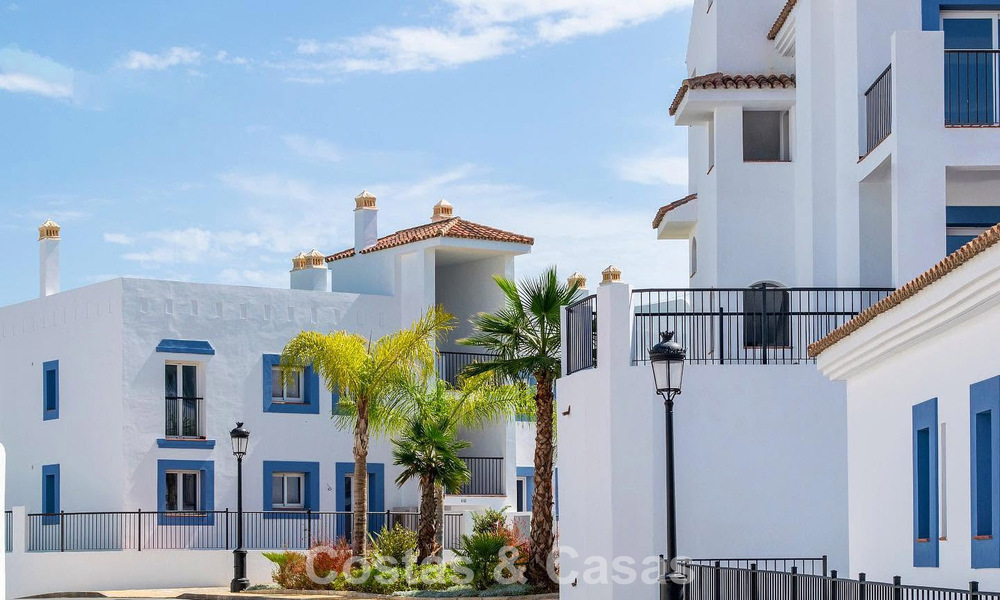 Ático dúplex contemporáneo en venta en un complejo de estilo mediterráneo tipo resorten El Paraiso, Marbella - Benahavís 807377