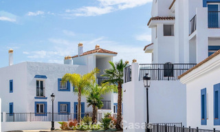 Ático dúplex contemporáneo en venta en un complejo de estilo mediterráneo tipo resorten El Paraiso, Marbella - Benahavís 807377 