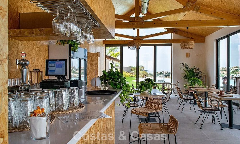 Ático dúplex contemporáneo en venta en un complejo de estilo mediterráneo tipo resorten El Paraiso, Marbella - Benahavís 807379