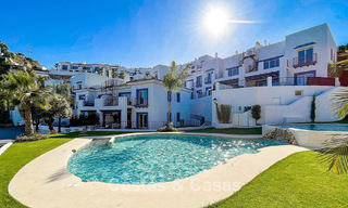Ático dúplex contemporáneo en venta en un complejo de estilo mediterráneo tipo resorten El Paraiso, Marbella - Benahavís 807382 