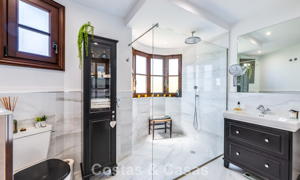 Amplia villa familiar mediterránea en venta en la Nueva Milla de Oro entre Marbella y Estepona 807250