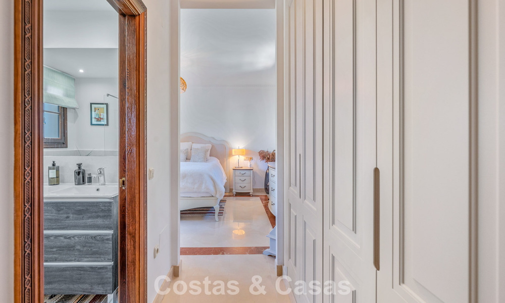 Amplia villa familiar mediterránea en venta en la Nueva Milla de Oro entre Marbella y Estepona 807257