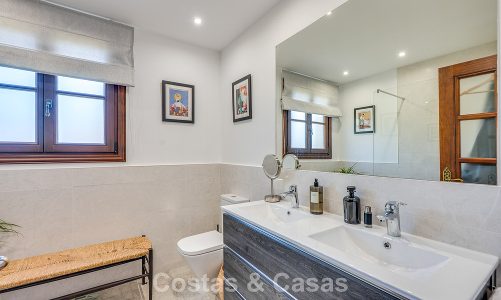 Amplia villa familiar mediterránea en venta en la Nueva Milla de Oro entre Marbella y Estepona 807262
