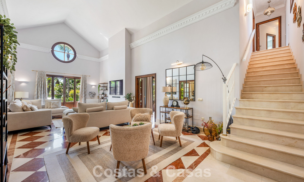 Amplia villa familiar mediterránea en venta en la Nueva Milla de Oro entre Marbella y Estepona 807271