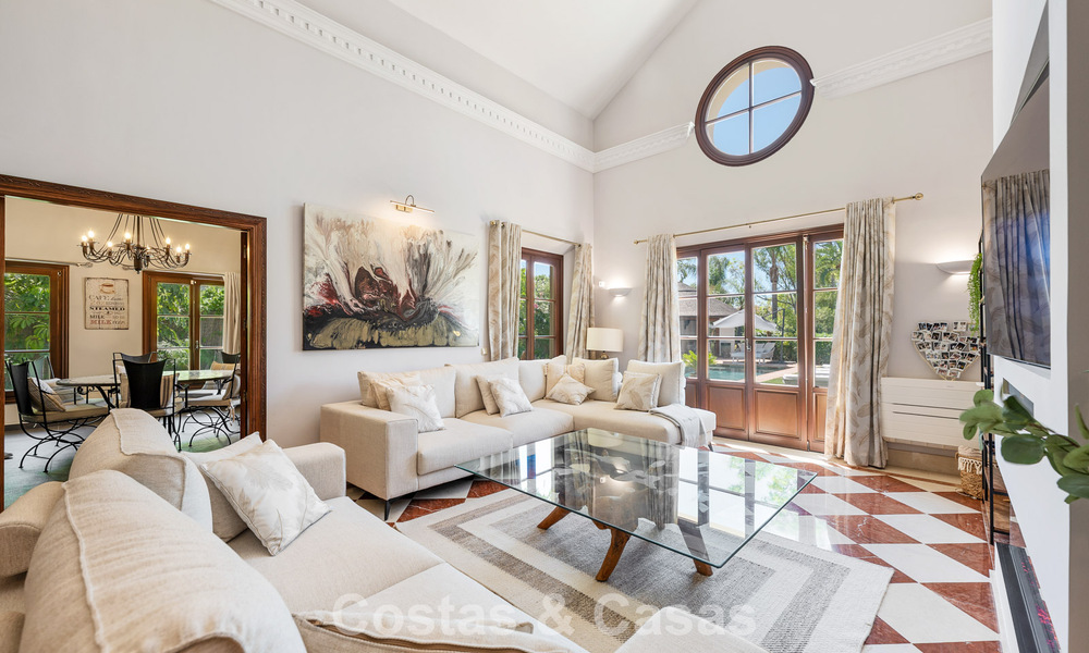 Amplia villa familiar mediterránea en venta en la Nueva Milla de Oro entre Marbella y Estepona 807273