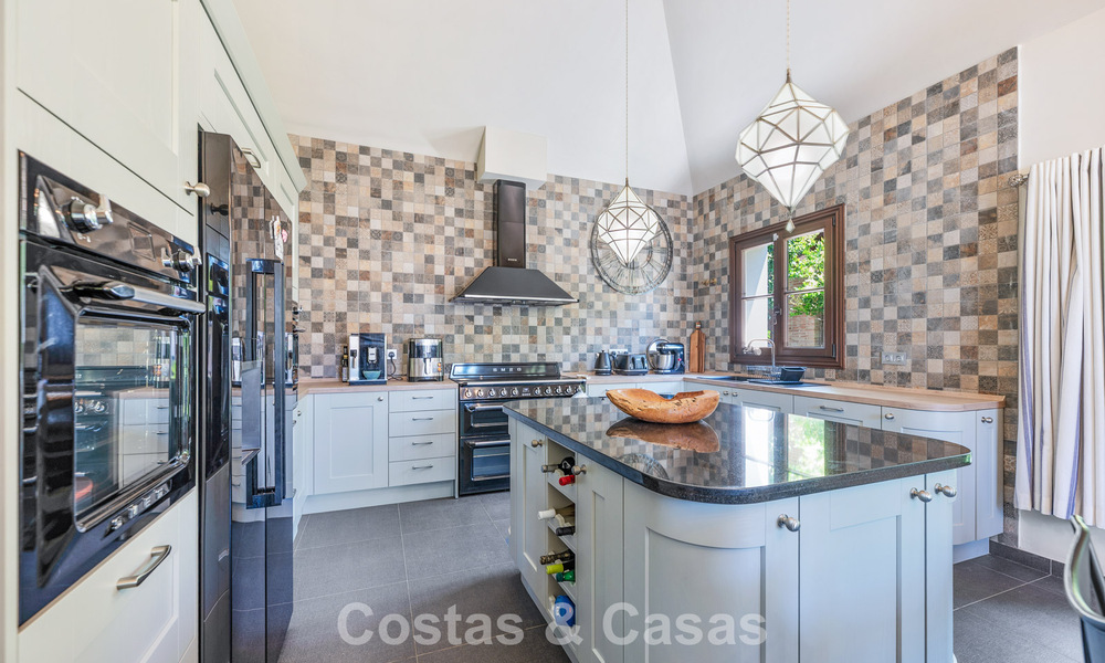 Amplia villa familiar mediterránea en venta en la Nueva Milla de Oro entre Marbella y Estepona 807276