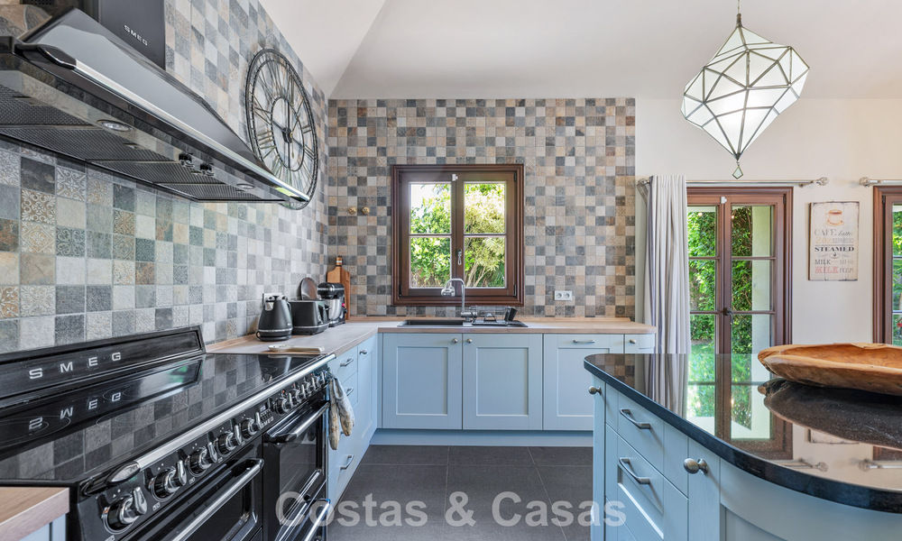 Amplia villa familiar mediterránea en venta en la Nueva Milla de Oro entre Marbella y Estepona 807278