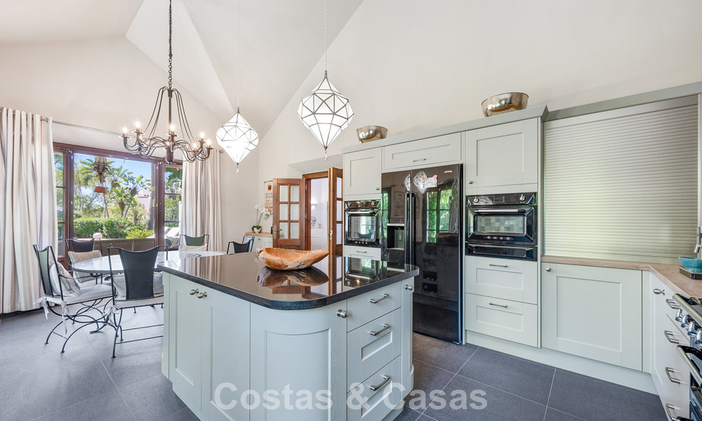Amplia villa familiar mediterránea en venta en la Nueva Milla de Oro entre Marbella y Estepona 807279