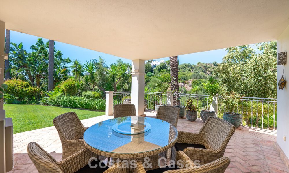 Amplia villa familiar mediterránea en venta en la Nueva Milla de Oro entre Marbella y Estepona 807285