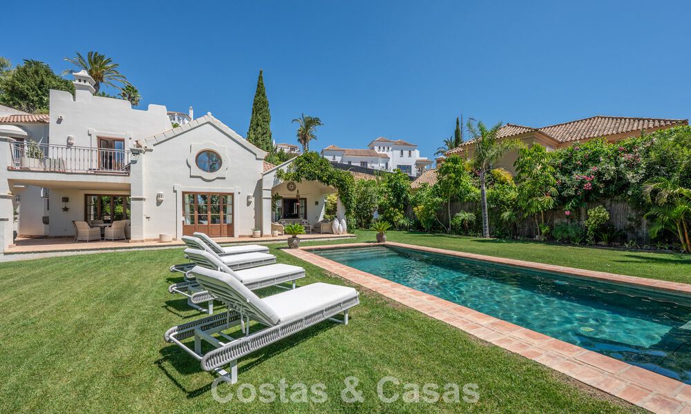 Amplia villa familiar mediterránea en venta en la Nueva Milla de Oro entre Marbella y Estepona 807289