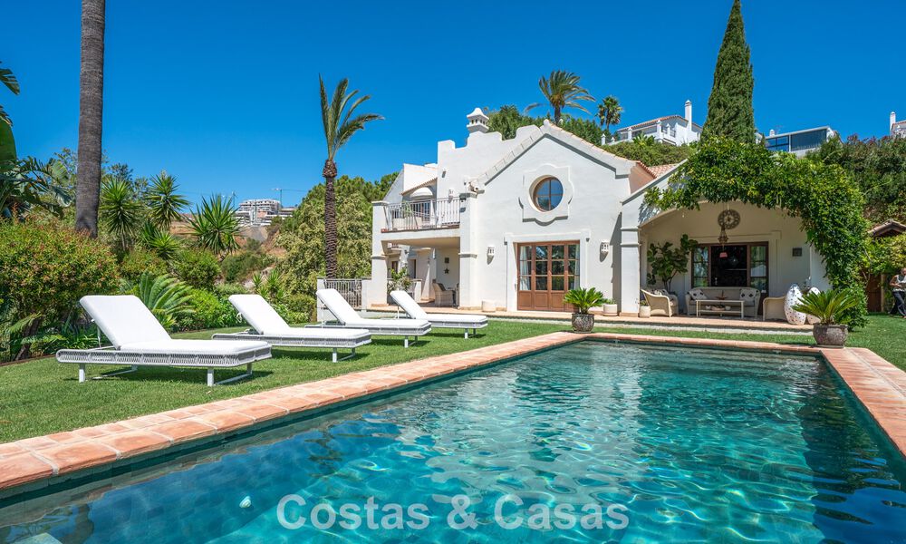 Amplia villa familiar mediterránea en venta en la Nueva Milla de Oro entre Marbella y Estepona 807291