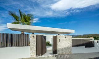 Villa de lujo ultramoderna y de nueva construcción con vistas panorámicas al mar en venta en el Este de Marbella 807449 