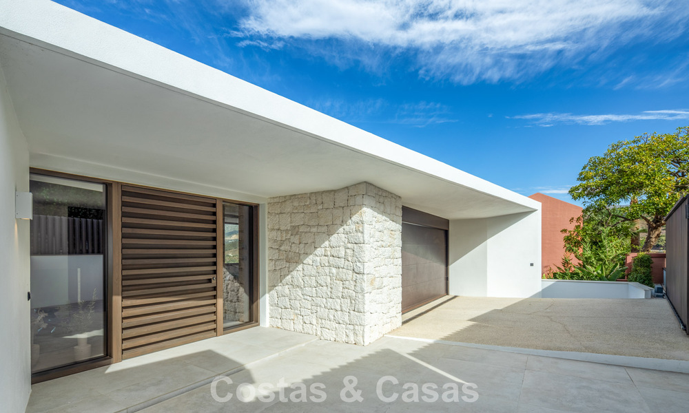 Villa de lujo ultramoderna y de nueva construcción con vistas panorámicas al mar en venta en el Este de Marbella 807451