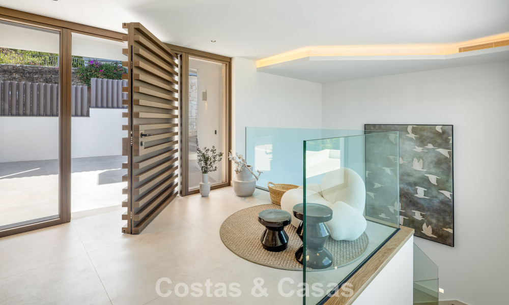 Villa de lujo ultramoderna y de nueva construcción con vistas panorámicas al mar en venta en el Este de Marbella 807452