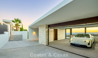 Villa de lujo ultramoderna y de nueva construcción con vistas panorámicas al mar en venta en el Este de Marbella 807462 