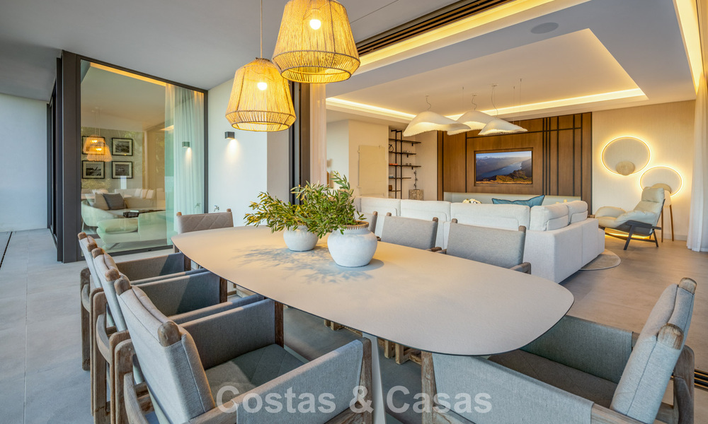 Villa de lujo ultramoderna y de nueva construcción con vistas panorámicas al mar en venta en el Este de Marbella 807463