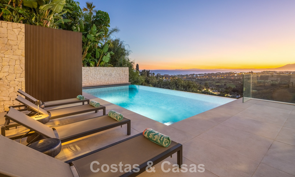 Villa de lujo ultramoderna y de nueva construcción con vistas panorámicas al mar en venta en el Este de Marbella 807466