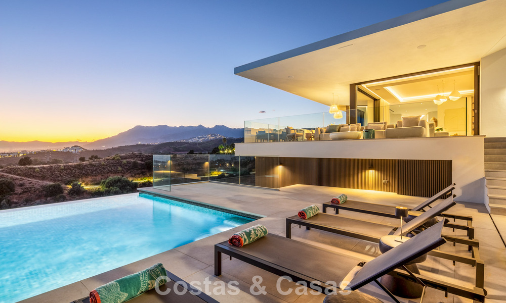 Villa de lujo ultramoderna y de nueva construcción con vistas panorámicas al mar en venta en el Este de Marbella 807467
