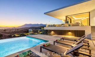 Villa de lujo ultramoderna y de nueva construcción con vistas panorámicas al mar en venta en el Este de Marbella 807467 
